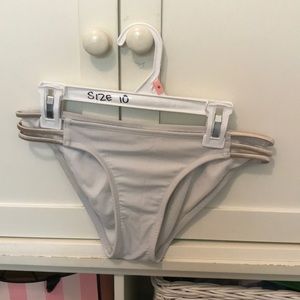 White full-coverage bikini bottoms